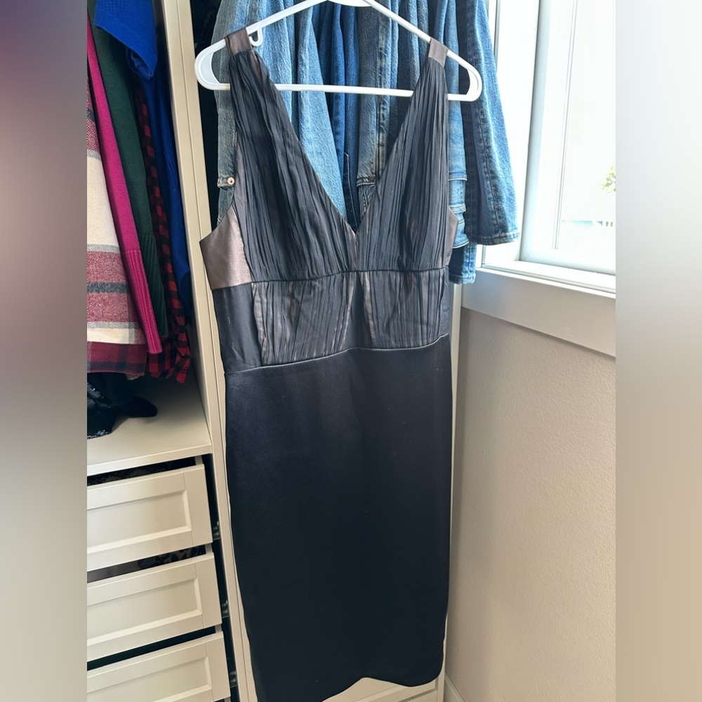NWT Vera Wang Ruched V-Neck Sheath Dress - Picture 6 of 9